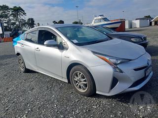 2016 Toyota Prius Hybrid Hatch Photo