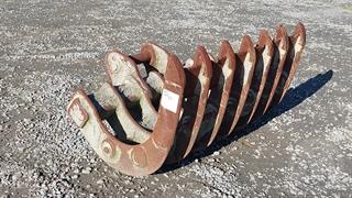 Excavator Root bucket Attachment Photo