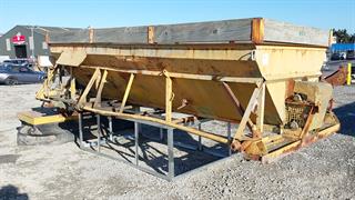 Grit Spreader Photo