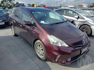 2014 Toyota Prius Alpha Station Wagon Photo