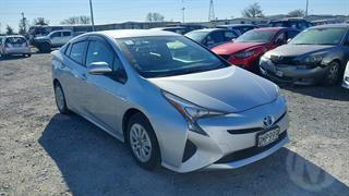 2017 Toyota Prius Hatch Photo