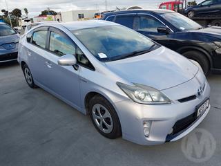 2012 Toyota Prius Hatch Photo