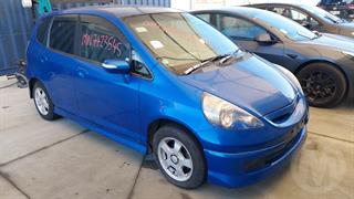 2005 Honda fit Hatch Photo