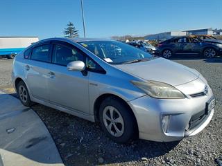 2014 Toyota Prius Hatch Photo