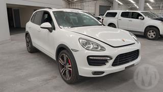 2012 Porsche Cayenne Turbo 4 Door SUV Station Wagon Photo