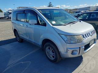 2007 Mitsubishi Delica Station Wagon Photo