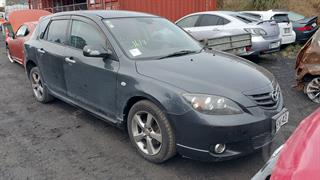 2005 Mazda Axela Station Wagon Photo