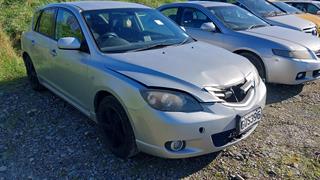 2004 Mazda Axela Station Wagon Photo