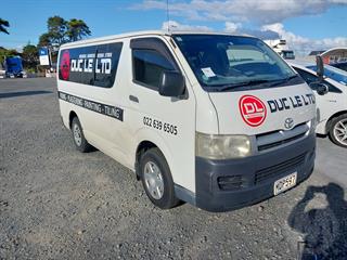 2005 Toyota Hiace Van Photo