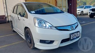 2013 Honda fit Shuttle Station Wagon Photo