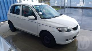 2003 Mazda Demio Hatch Photo