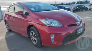 2014 Toyota Prius Hatch Photo