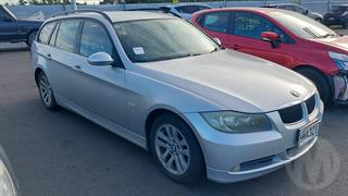 2007 BMW 320i Touring Photo