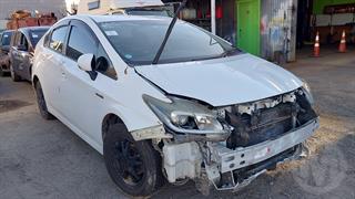 2015 Toyota Prius Hatch Photo