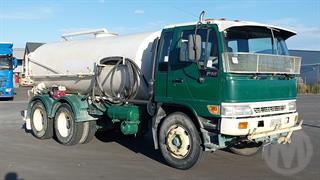 2001 Hino FM 1J Sprayer Truck GCM 32,000kg Photo