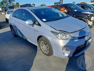 2014 Toyota Prius Hatch Photo