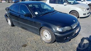 2002 BMW 330i Sedan Sedan Photo