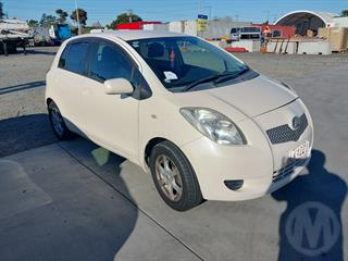 2005 Toyota Vitz Hatch Photo