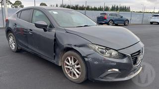 2015 Mazda Axela Hybrid Sedan Photo