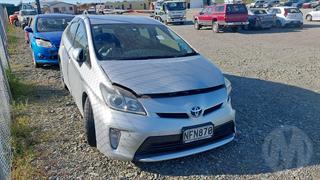 2015 Toyota Prius Hatch Photo