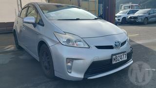 2013 Toyota Prius Hatch Photo