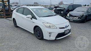 2015 Toyota Prius Hatch Photo