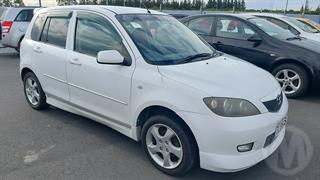 2003 Mazda Demio 1500 Hatch Photo