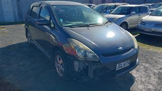 2004 Toyota Wish Station Wagon Photo