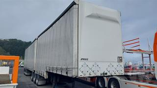 2005 Roadmaster Curtainside Photo