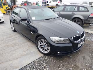 2011 BMW 320i Sedan Photo