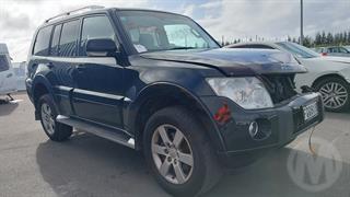 2011 Mitsubishi Pajero Station Wagon Photo