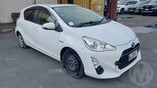 2015 Toyota Aqua Hatch Photo