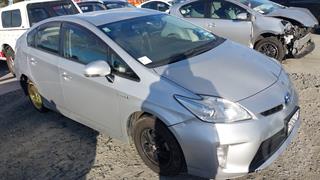 2013 Toyota Prius Hatch Photo