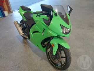 2010 Kawasaki ex 250j Motorcycle Photo