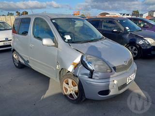2004 Toyota Funcargo Hatch Photo