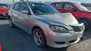 2004 Mazda Axela Hatch Photo