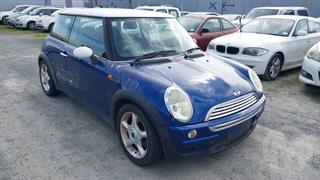 2002 MINI Cooper Sedan Photo