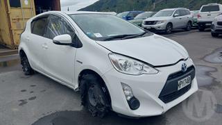 2016 Toyota Aqua Hybrid Hatch Photo