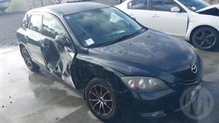 2004 Mazda Axela Hatch Photo