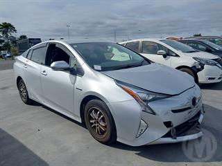 2016 Toyota Prius Hatch Photo