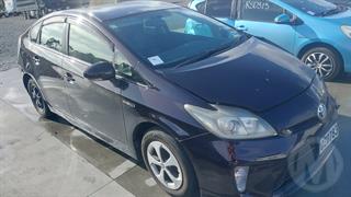 2013 Toyota Prius Hybird Hatch Photo