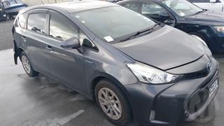 2015 Toyota Prius Alpha Station Wagon Photo