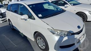 2013 Toyota Wish Station Wagon Photo