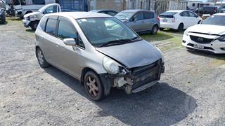 2005 Honda fit Hatch Photo
