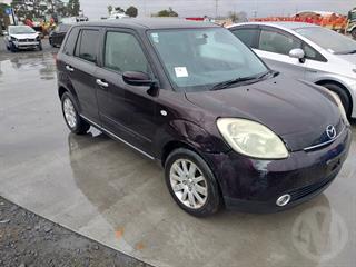 2005 Mazda Verisa Hatch Photo