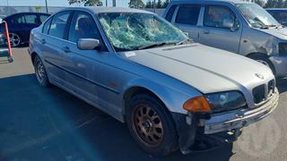 2000 BMW 320i Sedan Photo