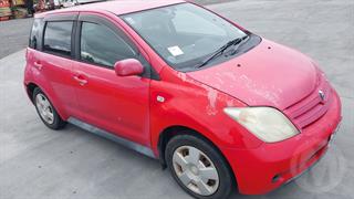 2002 Toyota IST Hatch Photo