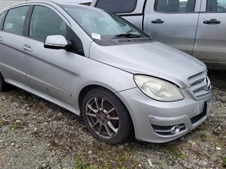 2009 Mercedes-Benz B200 Sedan Photo