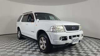 2004 Ford Explorer XLT 5D Station Wagon Photo