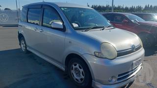 2005 Toyota Sienta Station Wagon Photo